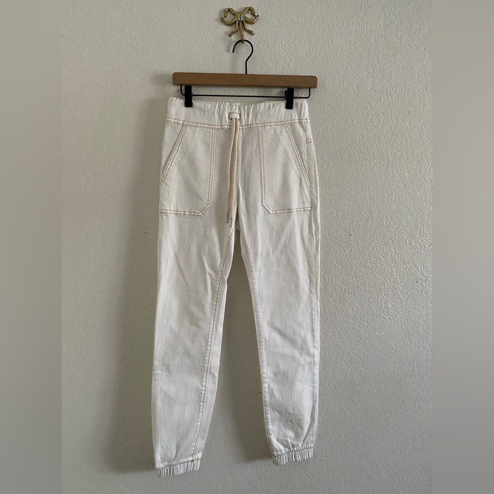 Bevy Flog Women's Size 24 White Cotton Denim Tapered Leg Utility Pocket Jogger